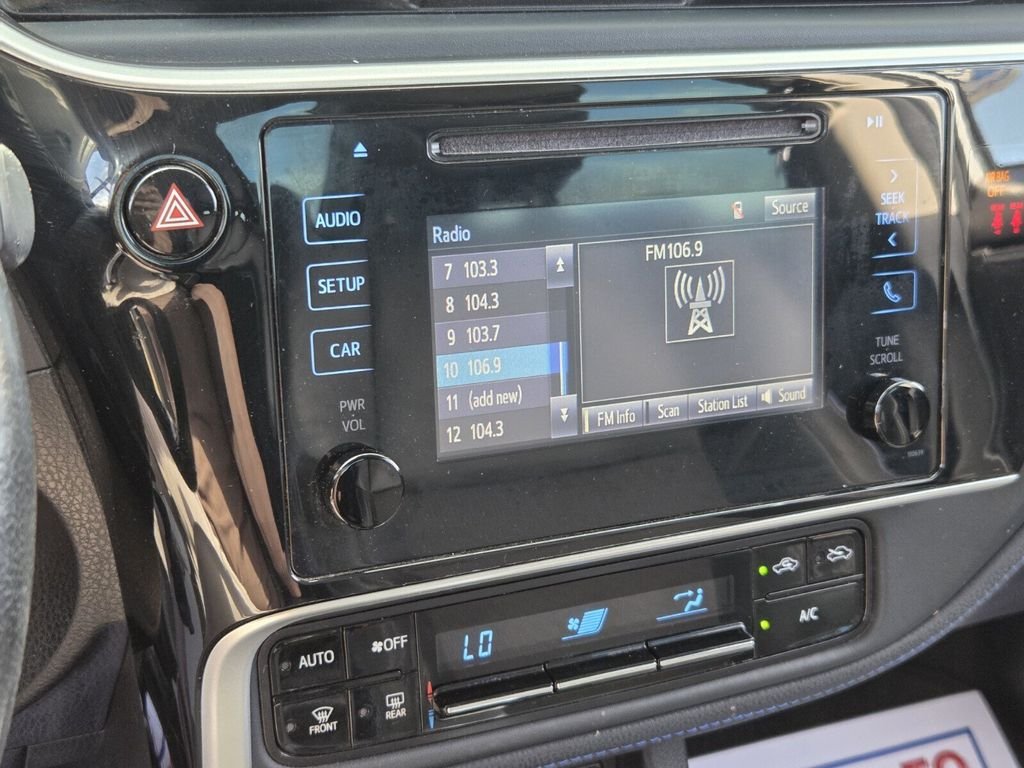 Used 2019 Silver Toyota SE image 17
