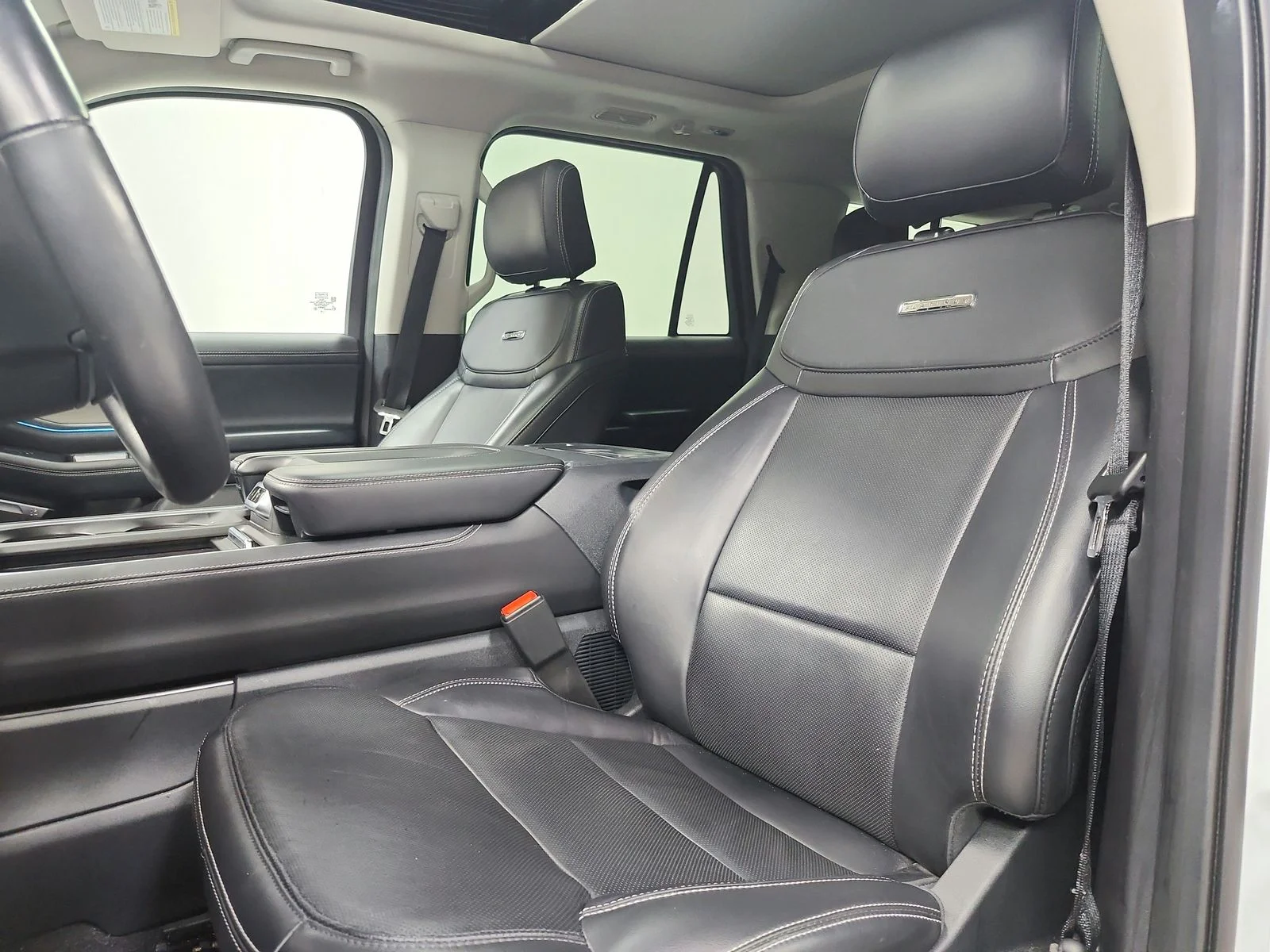 Used 2025 White Ford Platinum image 10