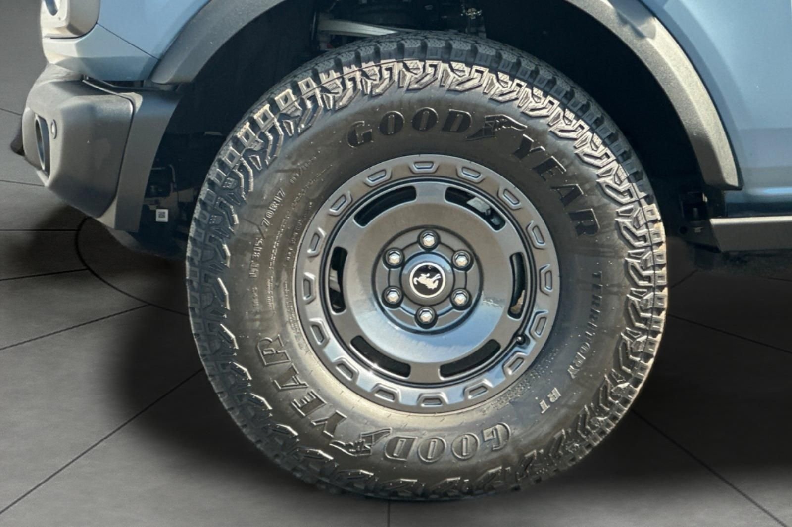 Used 2025 Gray Ford Badlands image 31