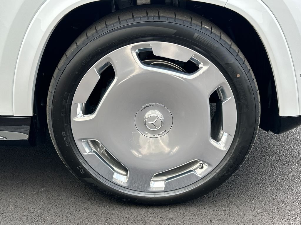 New 2026 MANUFAKTUR Moonlight White Metallic Mercedes-Benz Maybach GLS 600 image 39