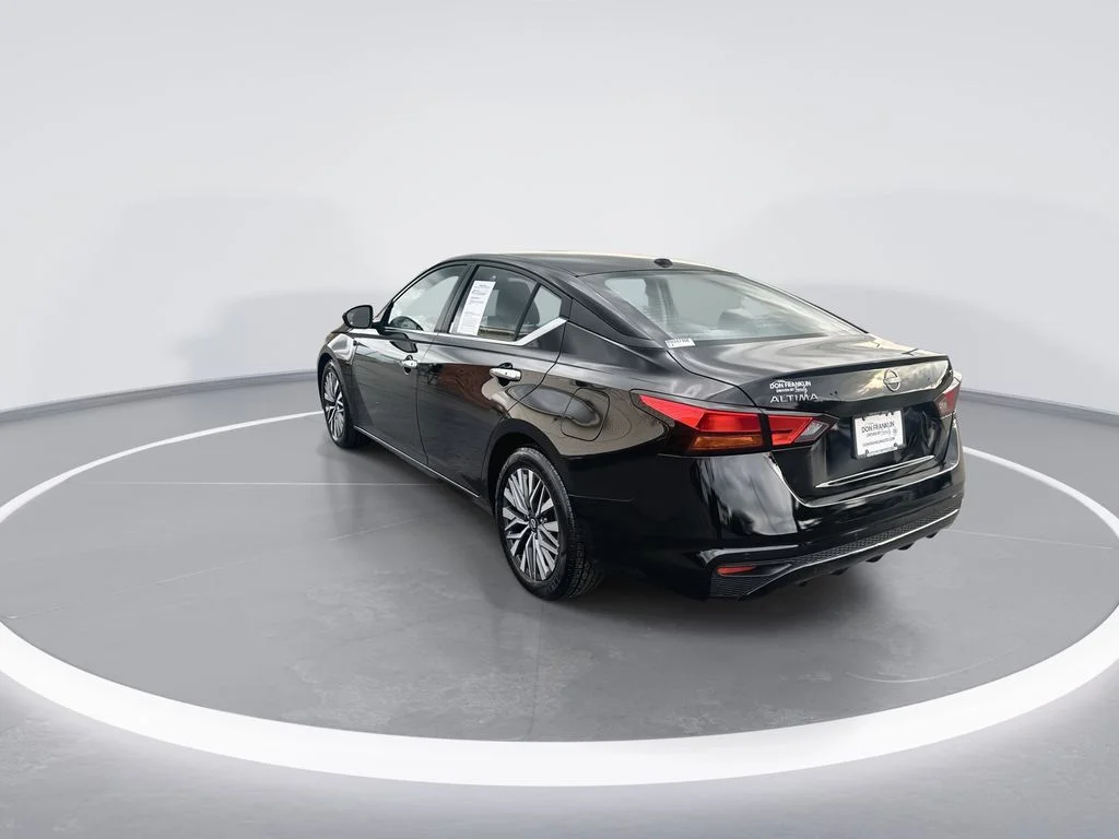 Used 2024 Black Nissan 2.5 SV image 6