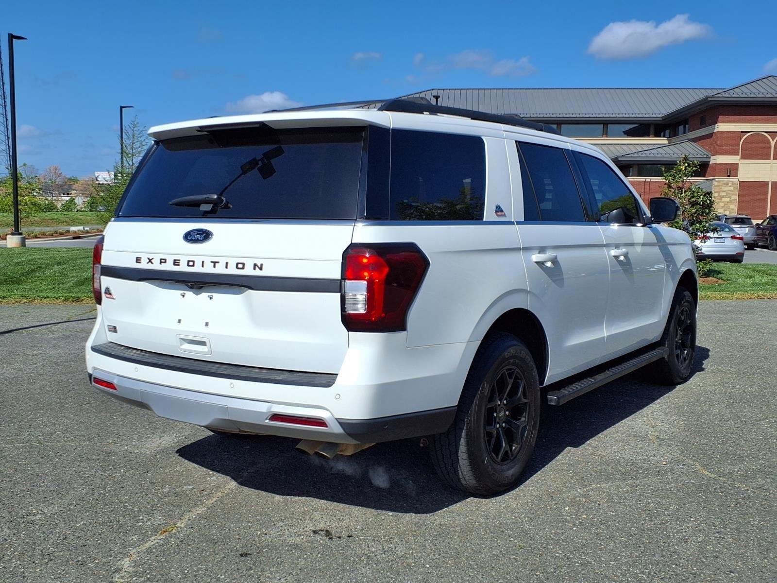 Used 2022 Star White Metallic Tri-Coat FORD TIMBER image 2