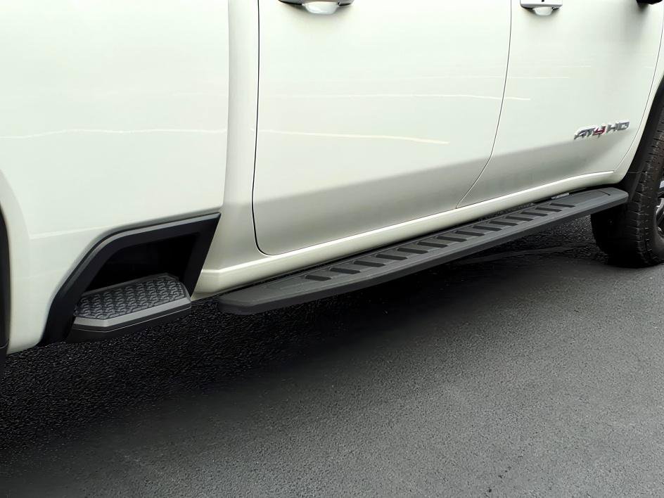 Used 2025 Summit White GMC AT4 image 7