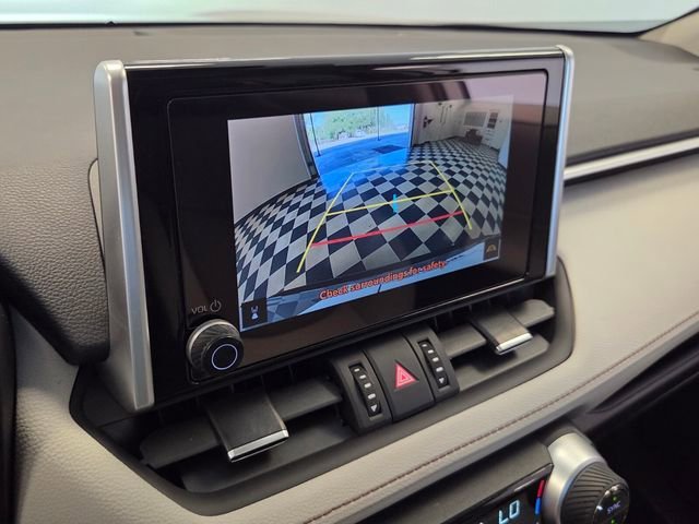 Used 2025 Silver Sky Metallic Toyota XLE Premium image 20