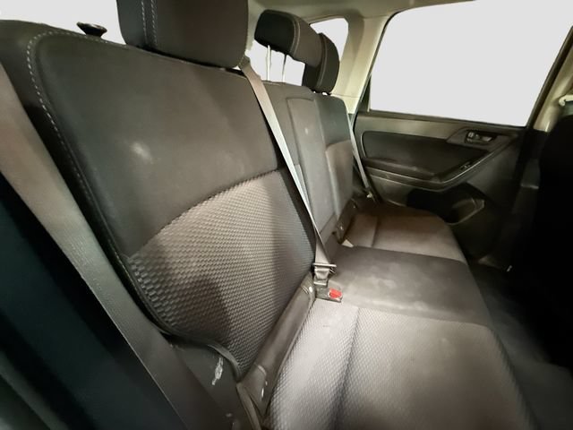 Used 2014  Subaru 2.5i Premium image 27