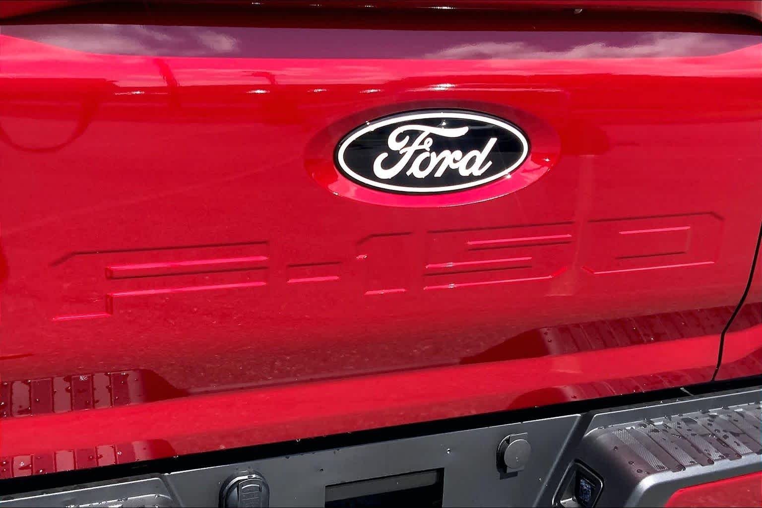 New 2026 Ruby Red Metallic Tinted Clearcoat Ford Lariat® image 6