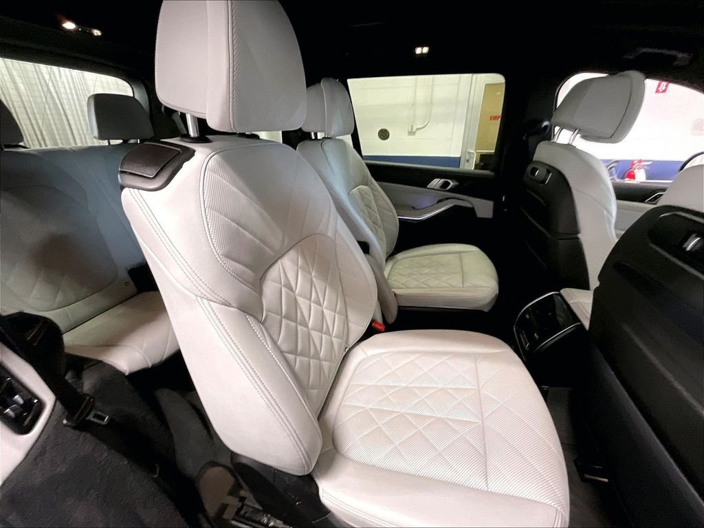 Used 2023 Black BMW xDrive40i image 16