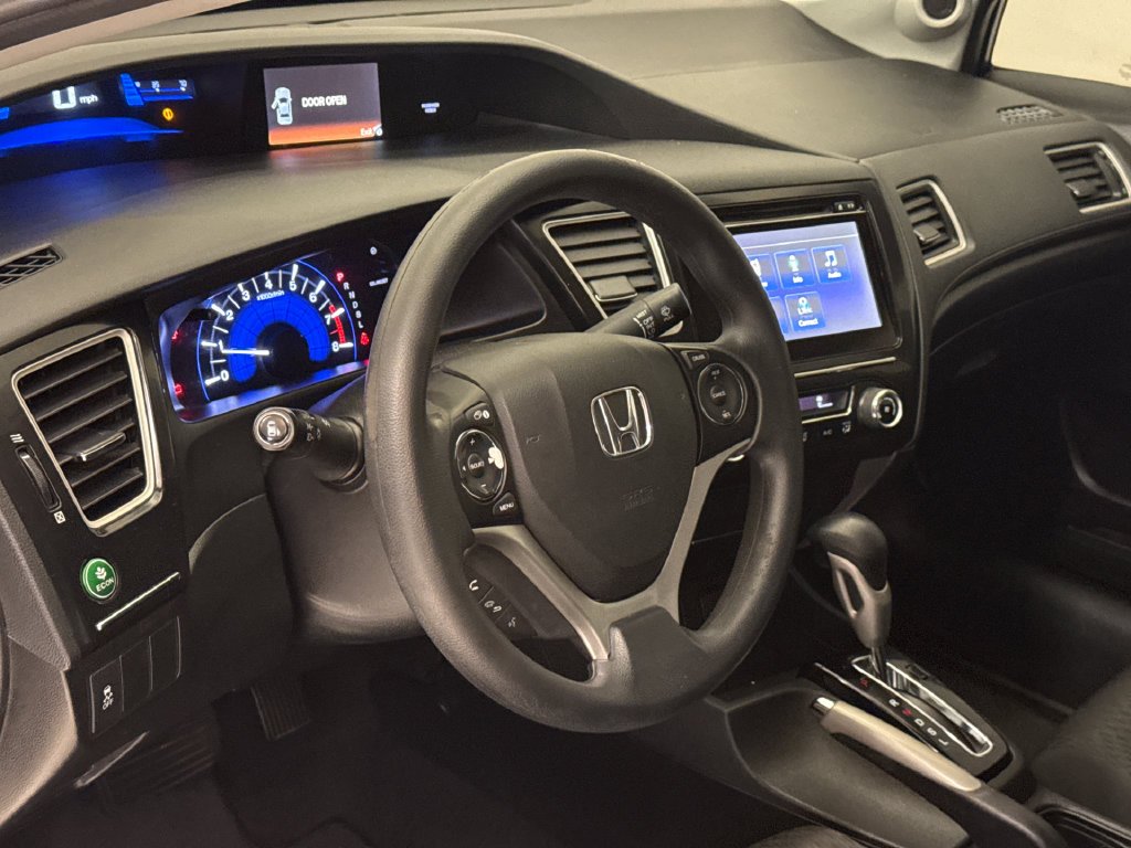 Used 2015 Alabaster Silver Metallic Honda SE image 16