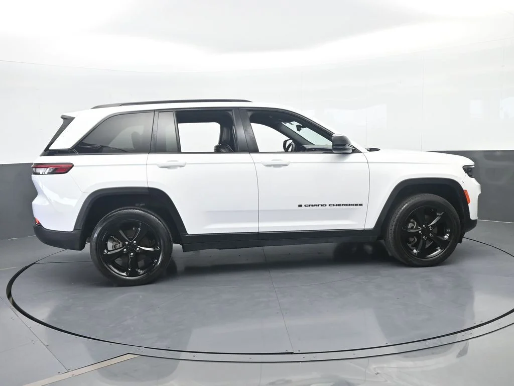 Used 2023 Bright White Clearcoat Jeep Altitude X image 7