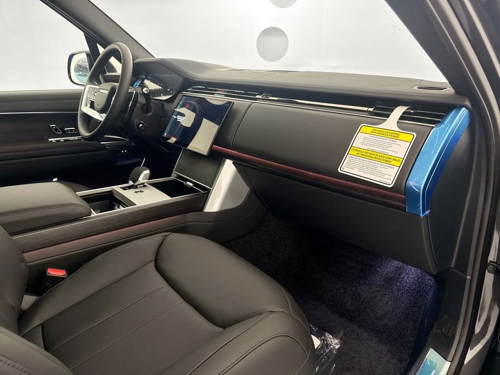 New 2026 Carpathian Grey Land Rover SE image 31