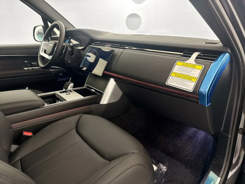 New 2026 Carpathian Grey Land Rover SE image 31