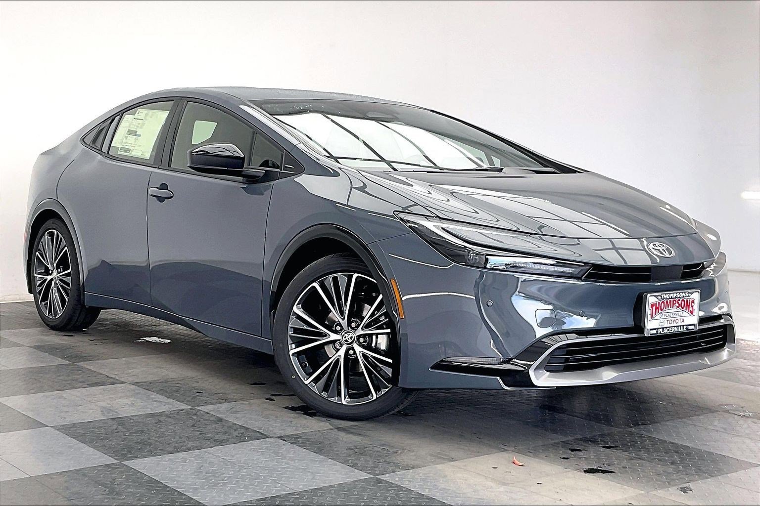 2026 Toyota Prius XLE FWD's photo