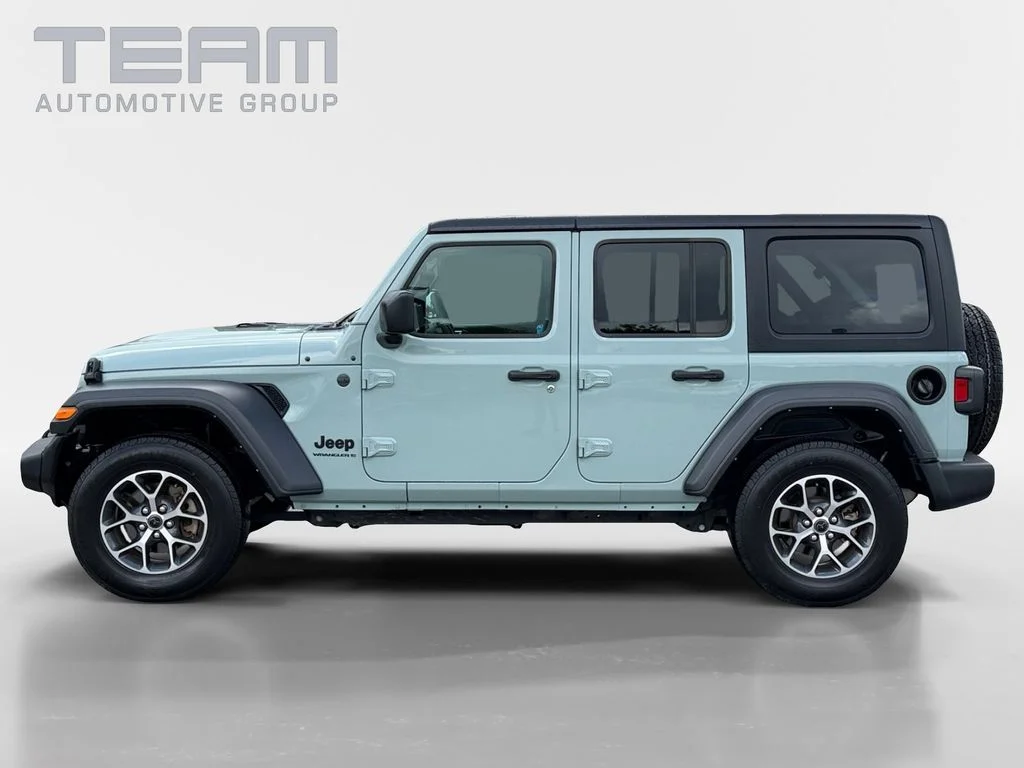 Used 2024 Gray Jeep Sport S image 4