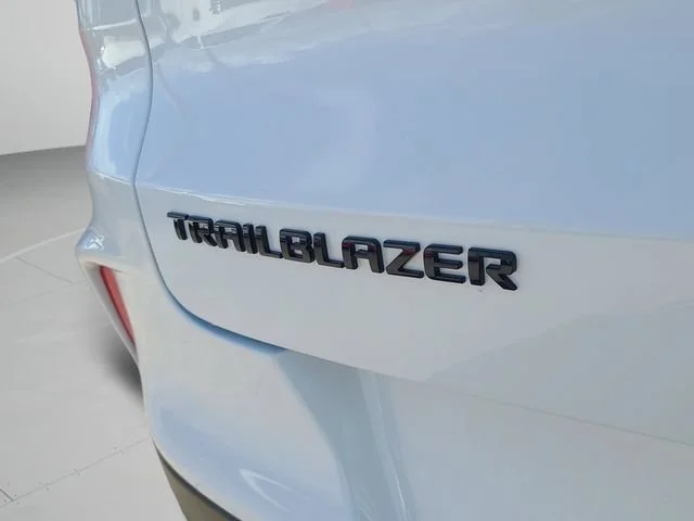 Used 2023 Summit White Chevrolet RS image 5