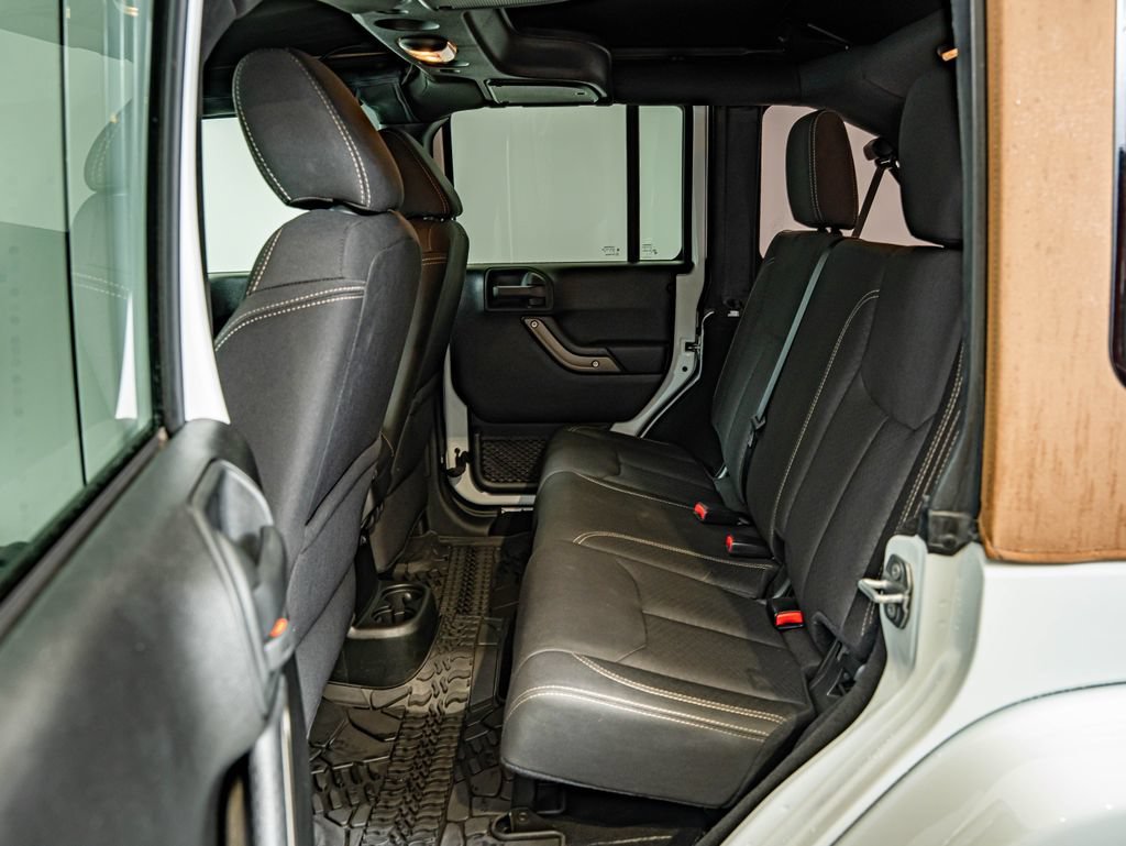 Used 2018 Bright White Clearcoat Jeep Unlimited Sport image 31