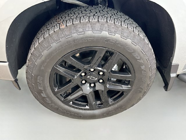 Used 2025 Gray Chevrolet RST image 30