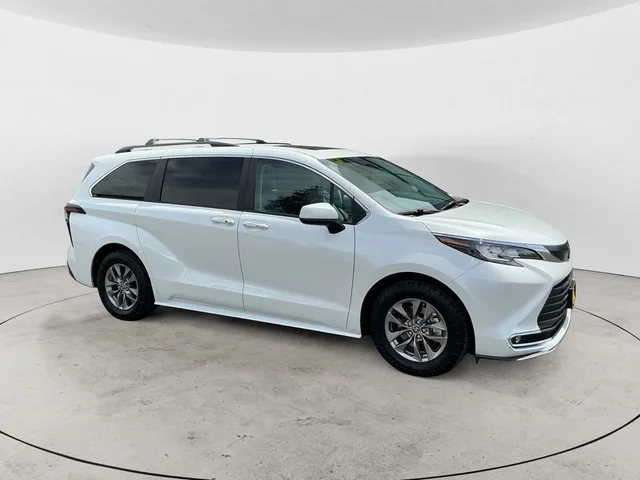 2023 Toyota Sienna XLE