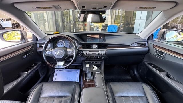 Used 2017 Atomic Silver Lexus 300h image 24