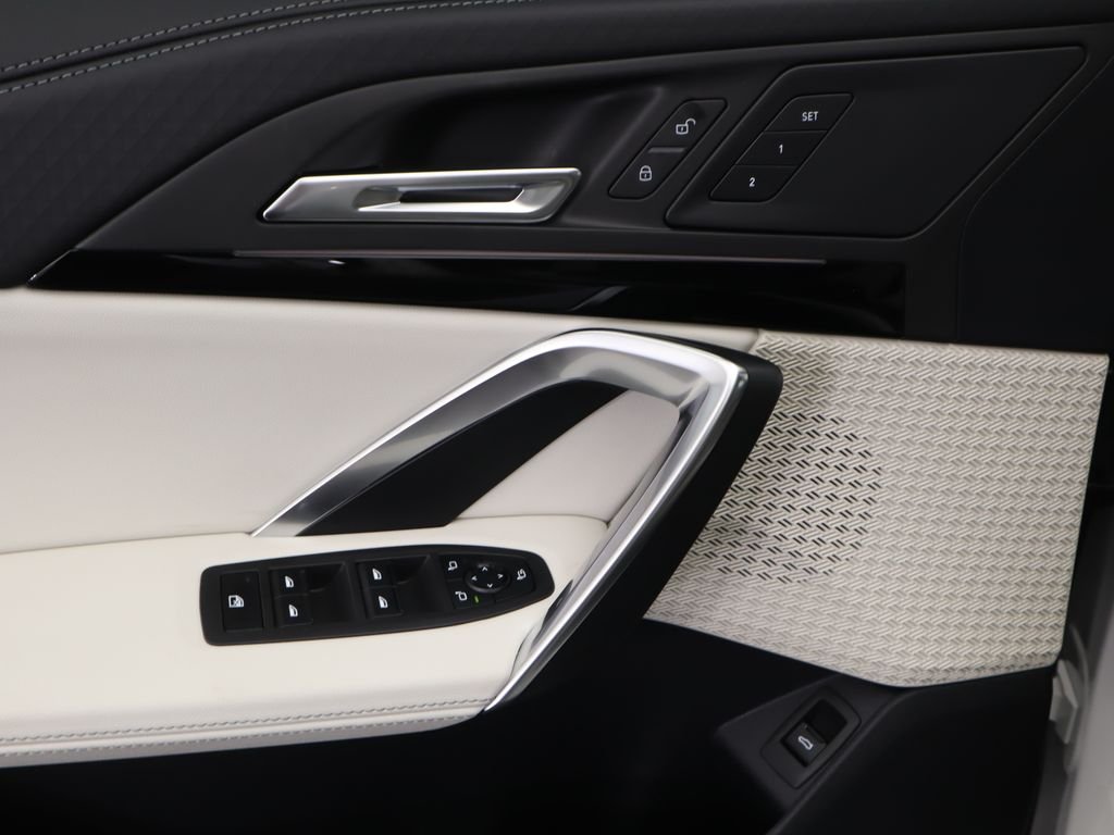 Used 2026 Alpine White BMW xDrive28i image 25