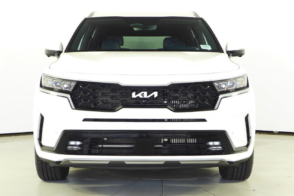 Used 2023 Snow White Pearl Kia SX Prestige image 3