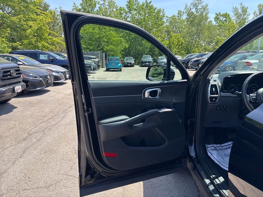 Used 2023 Black Kia SX image 17