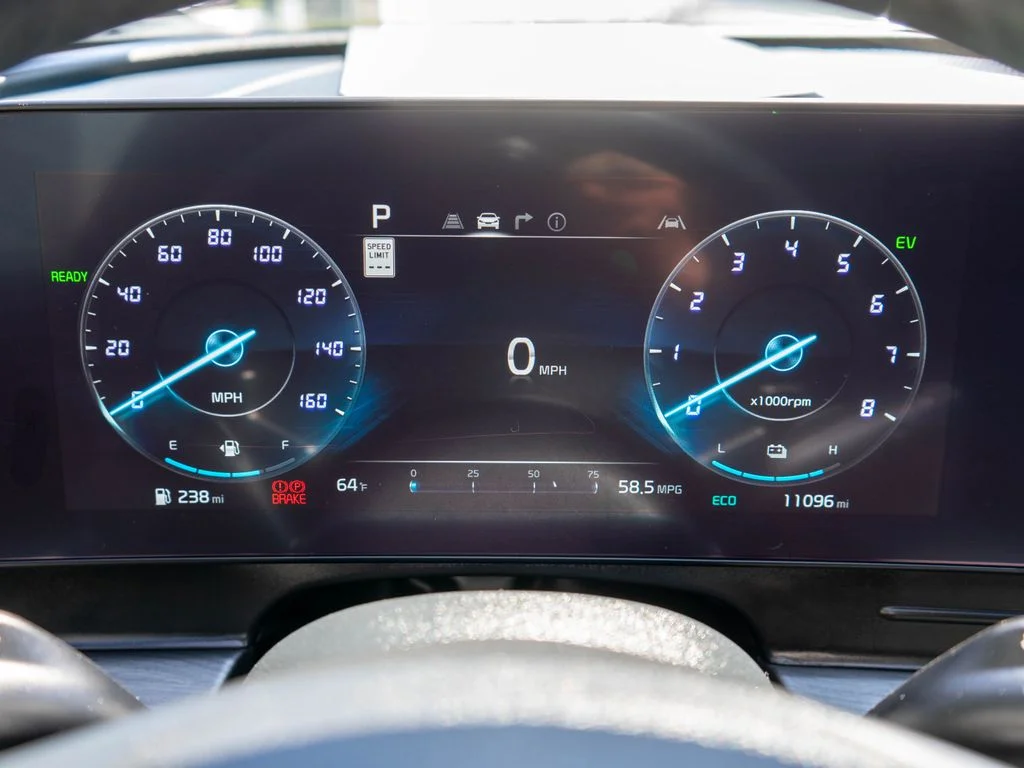 Used 2025 Black Kia X-Line Prestige image 21