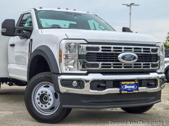 New 2025 Oxford White Ford F-450® XL image 28