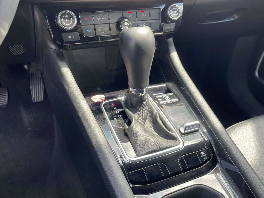 Used 2024 White Jeep Latitude image 15