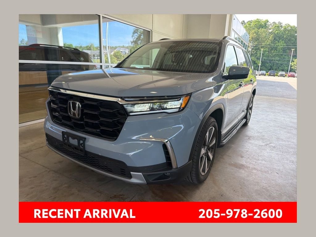 2025 Honda Pilot Touring 2WD's photo