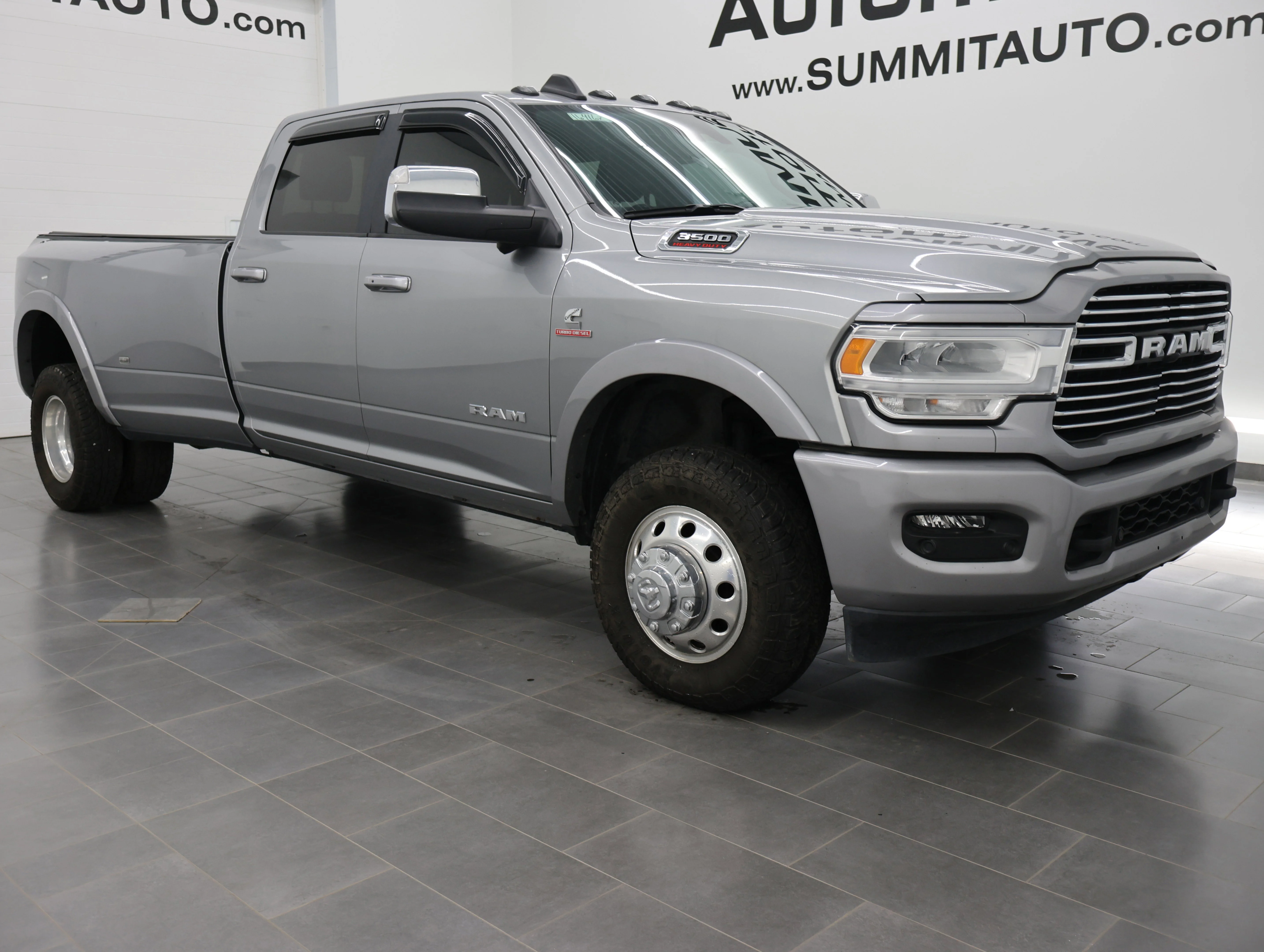 Used 2020 Billet Silver Metallic Clearcoat Ram Laramie image 2