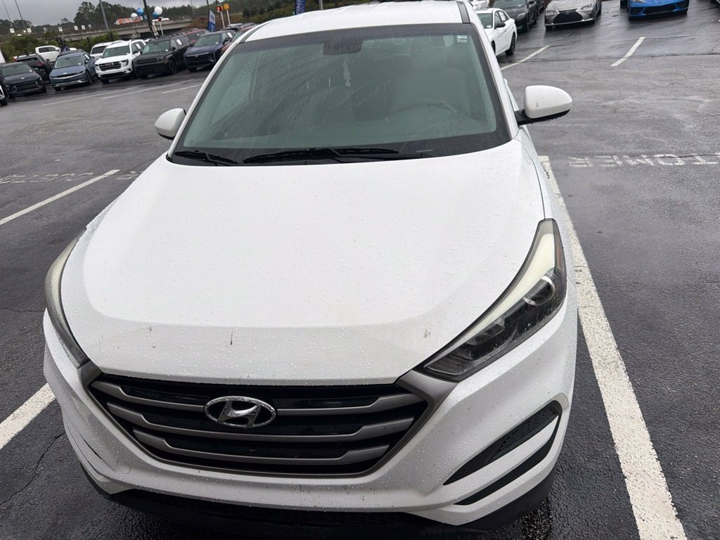 Used 2018 White Hyundai SE image 1