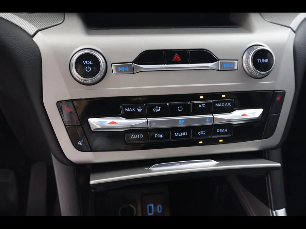 2024 Ford Explorer XLT - Photo 18