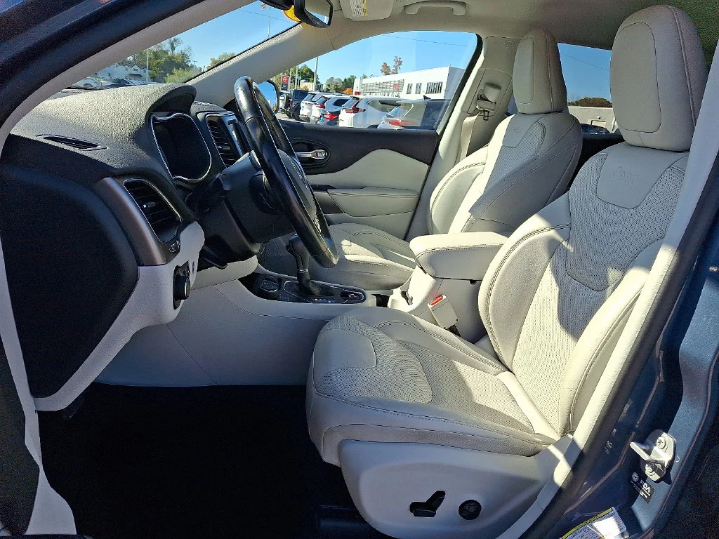 Used 2021 Blue Jeep Latitude Lux image 14