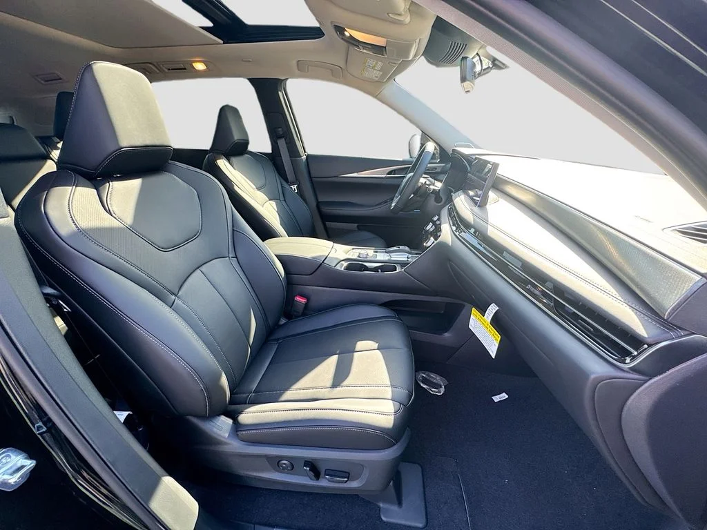 Certified Used 2026 Black INFINITI LUXE image 31