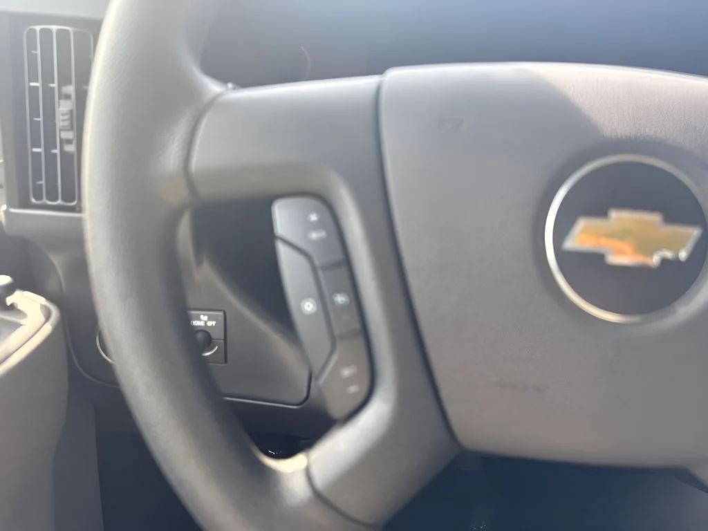 Used 2025 White Chevrolet LS image 9