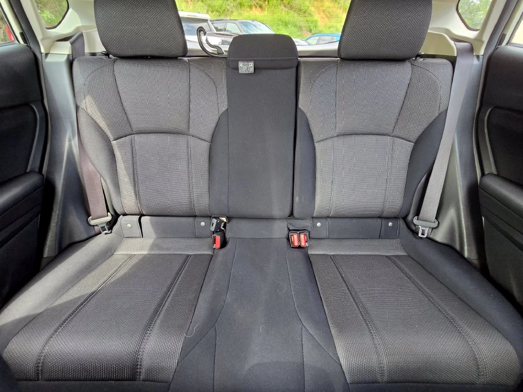 Used 2021 White Subaru Base image 42