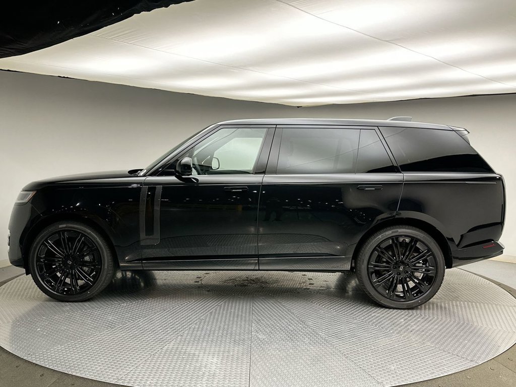 New 2027 Santorini Black Land Rover SE image 2