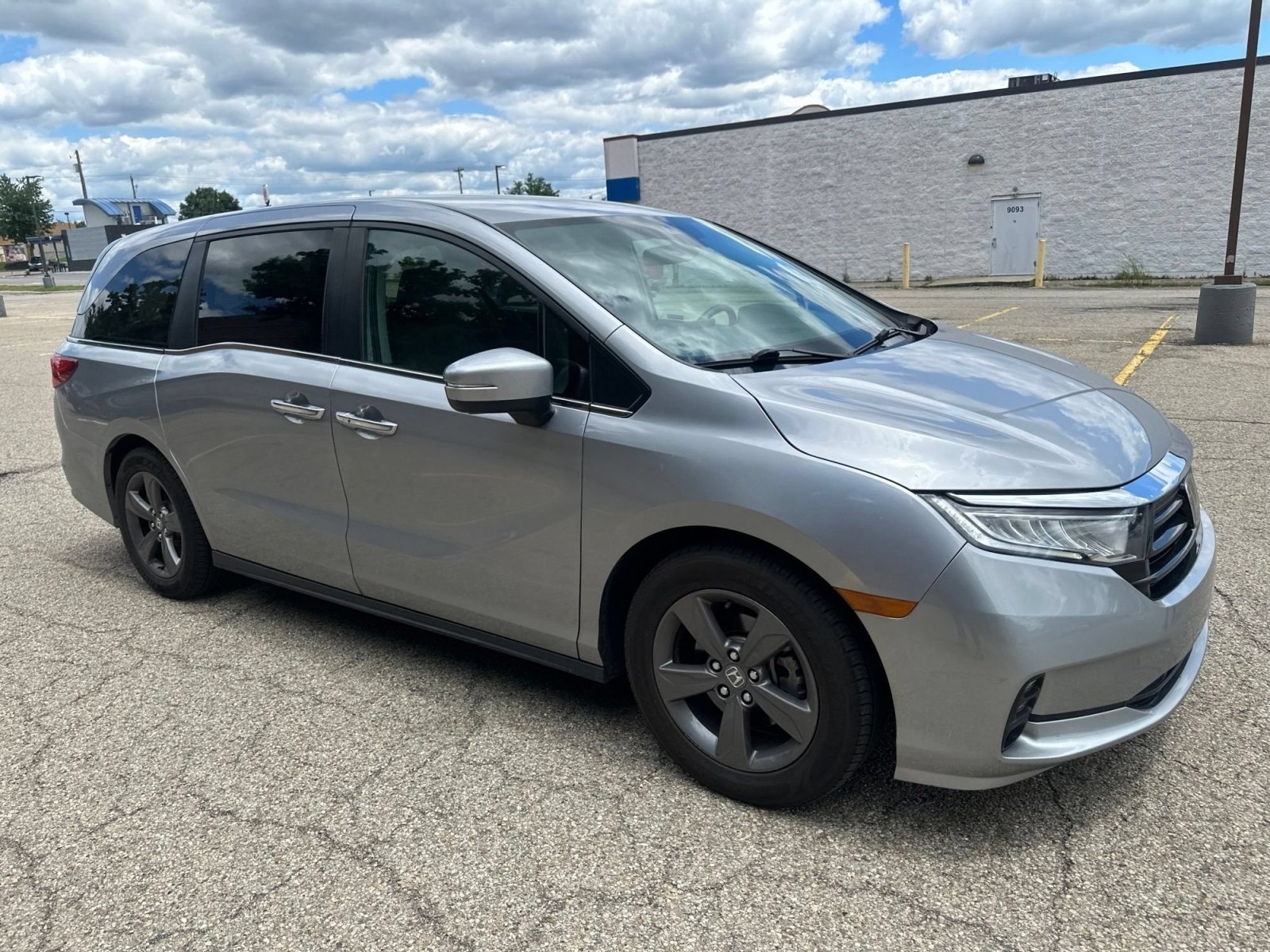 Used 2021 Lunar Silver Metallic Honda EX image 15