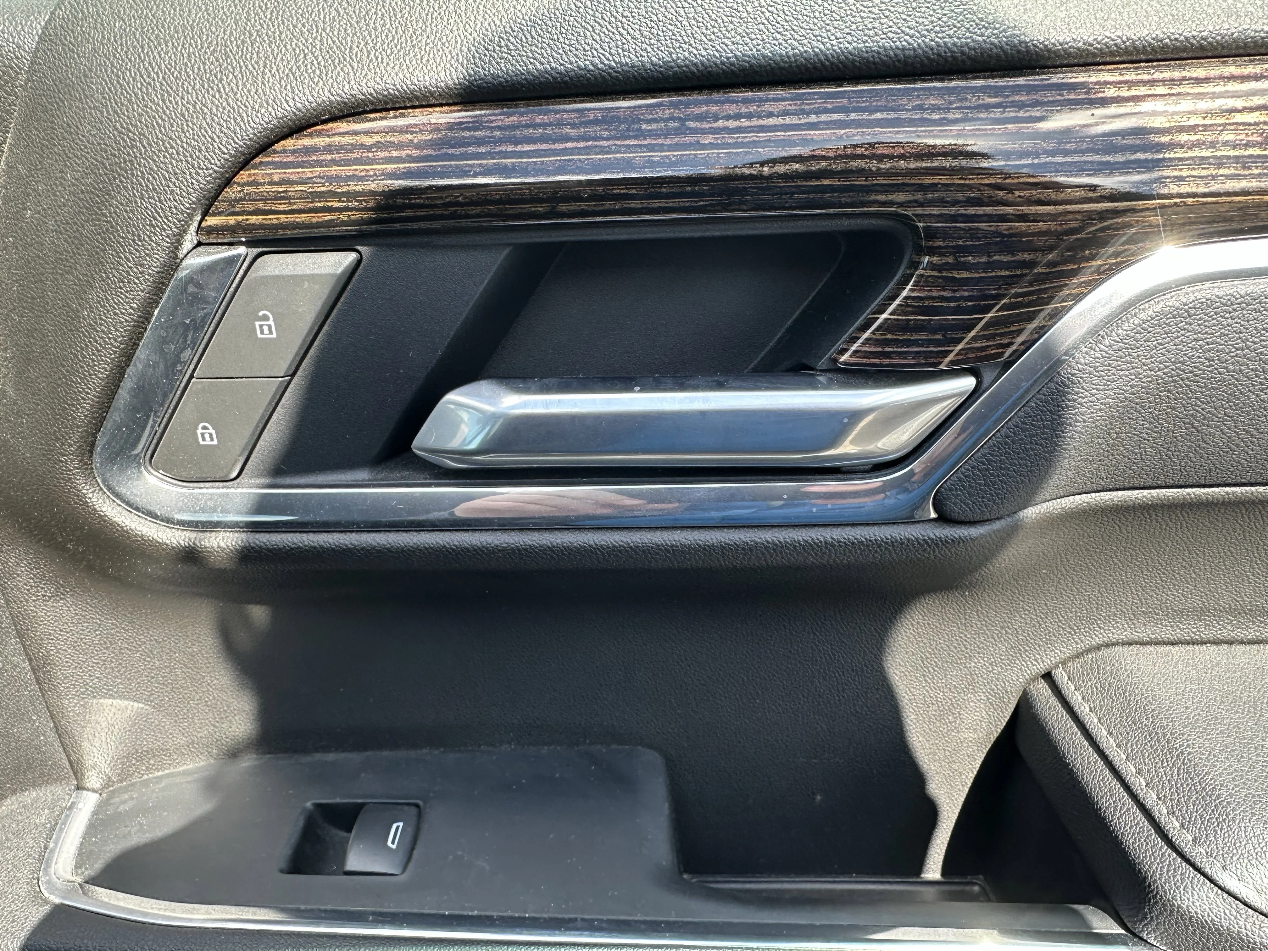 Certified Used 2025 White GMC Elevation image 20