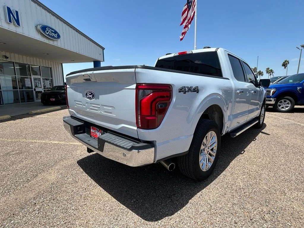 Used 2025 White Ford Lariat image 5