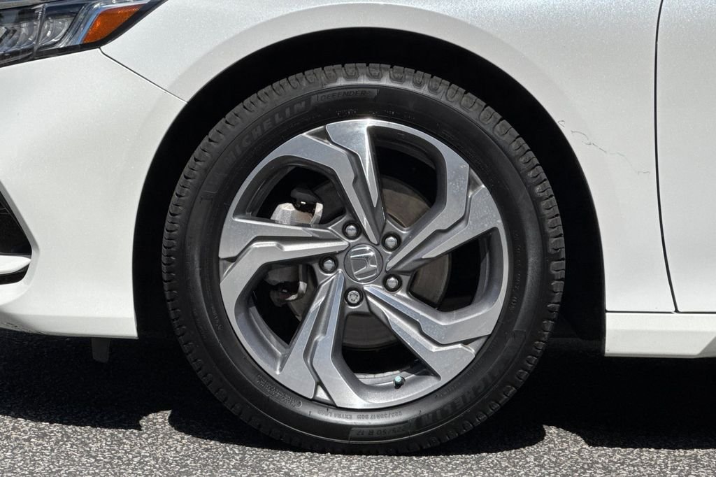 Used 2018 Platinum White Pearl Honda EX image 27