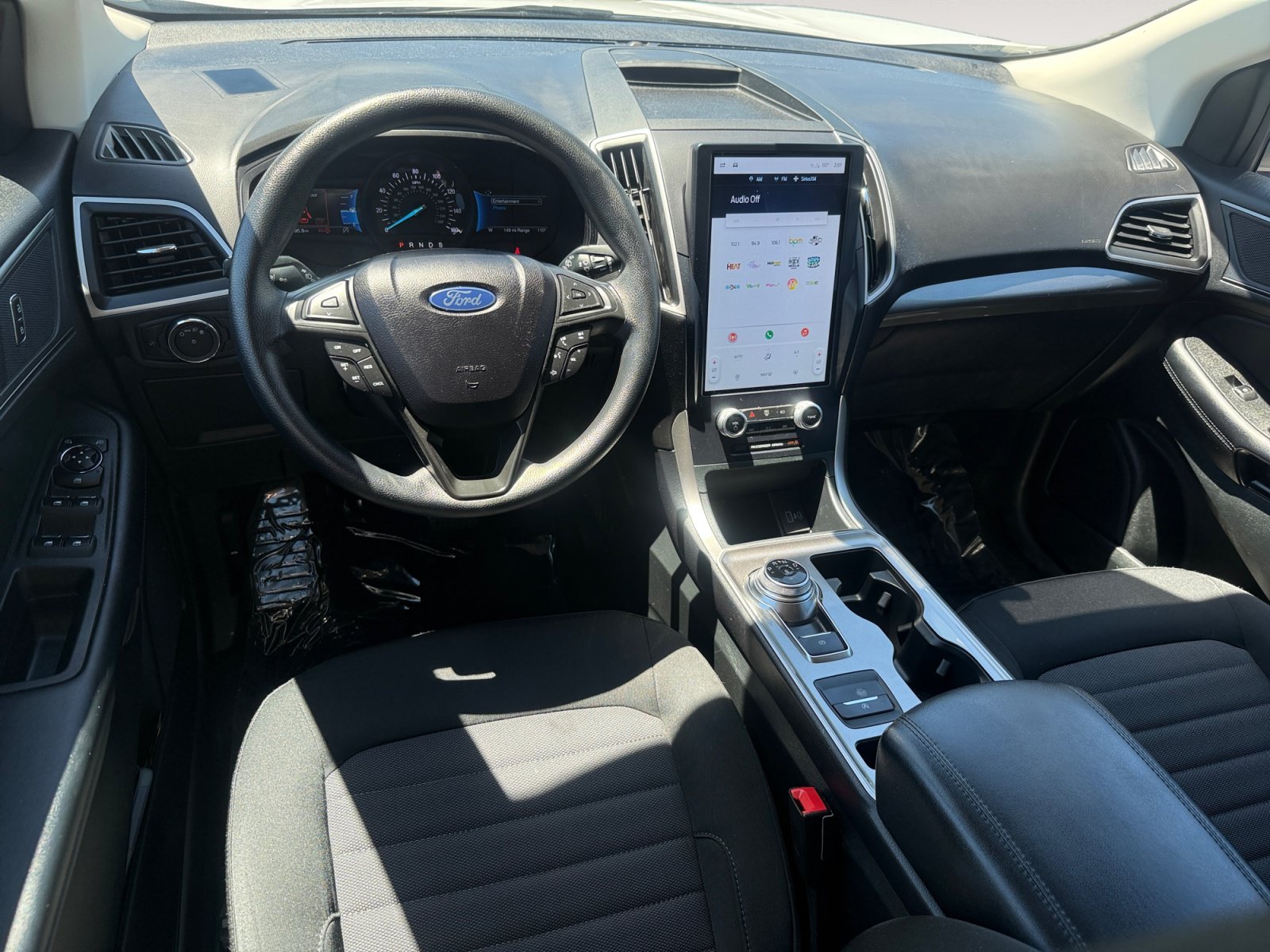 Used 2023 Oxford White Ford SE image 15