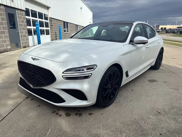 Used 2023 White Genesis 3.3T image 3