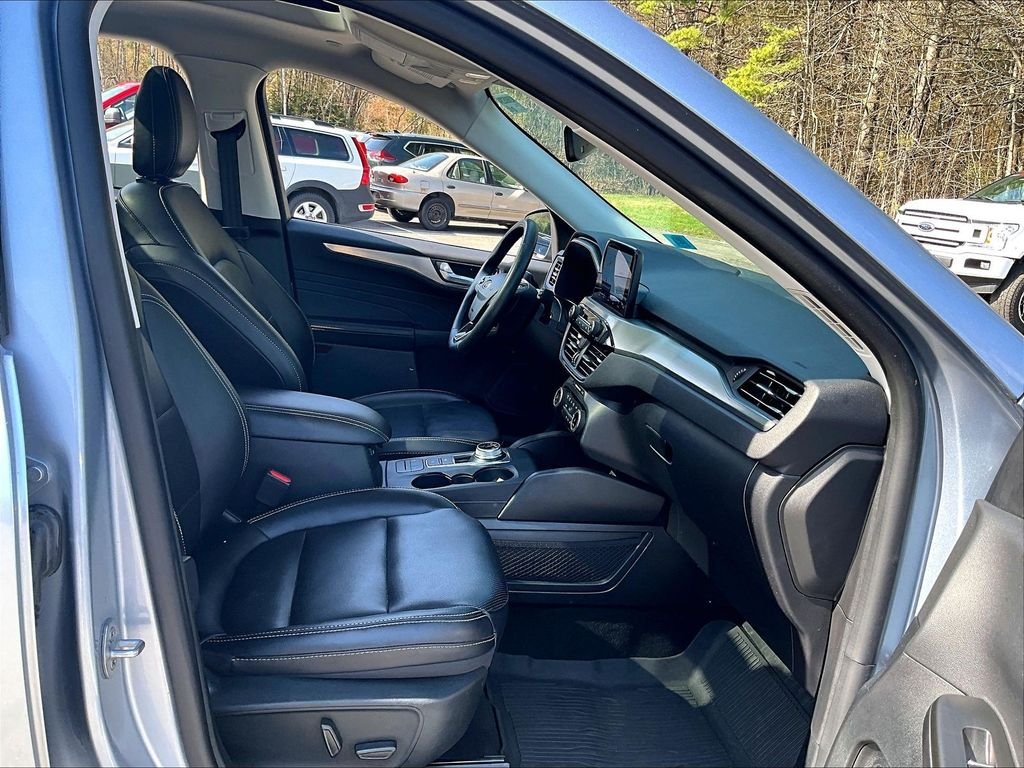 Used 2022 Blue Silver Metallic Ford Titanium image 14