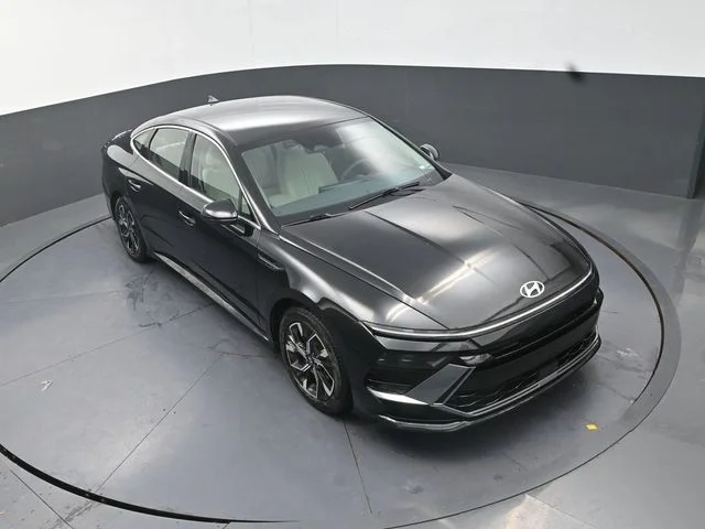 Used 2024 Black Hyundai SEL image 23