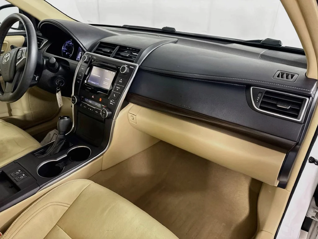 Used 2015 White Toyota XLE image 34