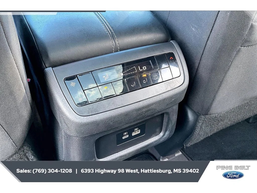 Used 2022 Glacier White Nissan SV image 24