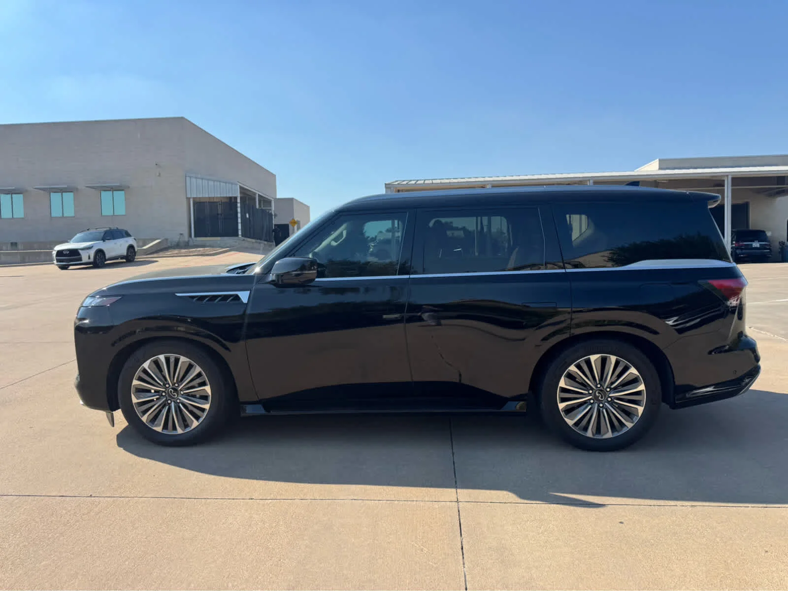 Certified Used 2027 Black Obsidian INFINITI LUXE image 3