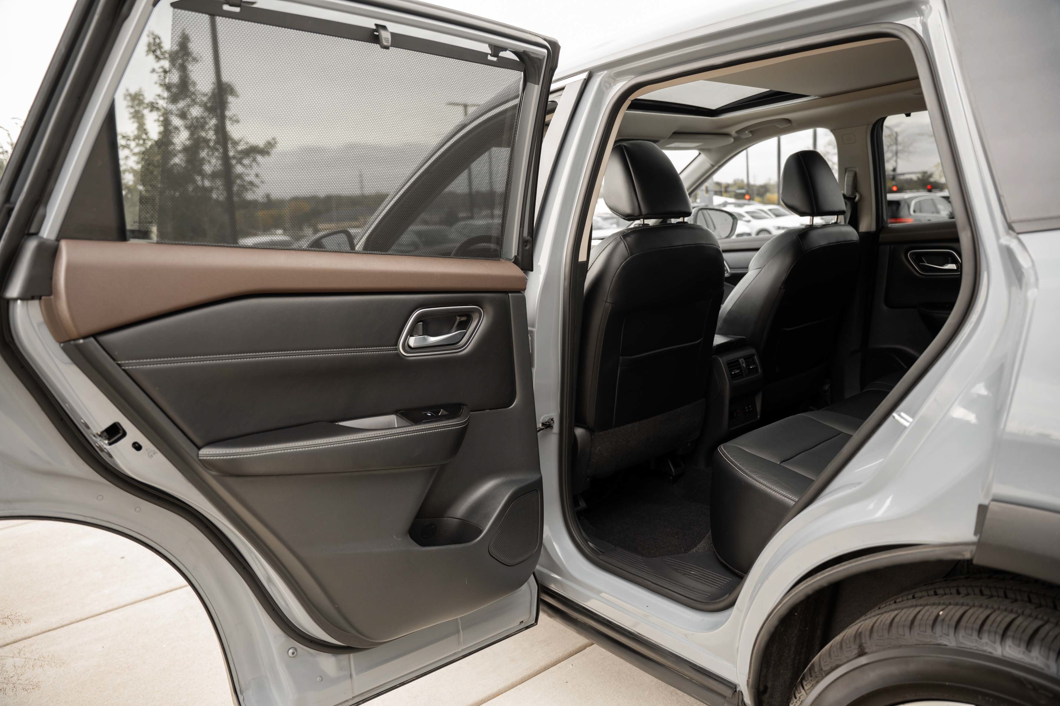 Used 2021 Boulder Gray Pearl Nissan SL image 9