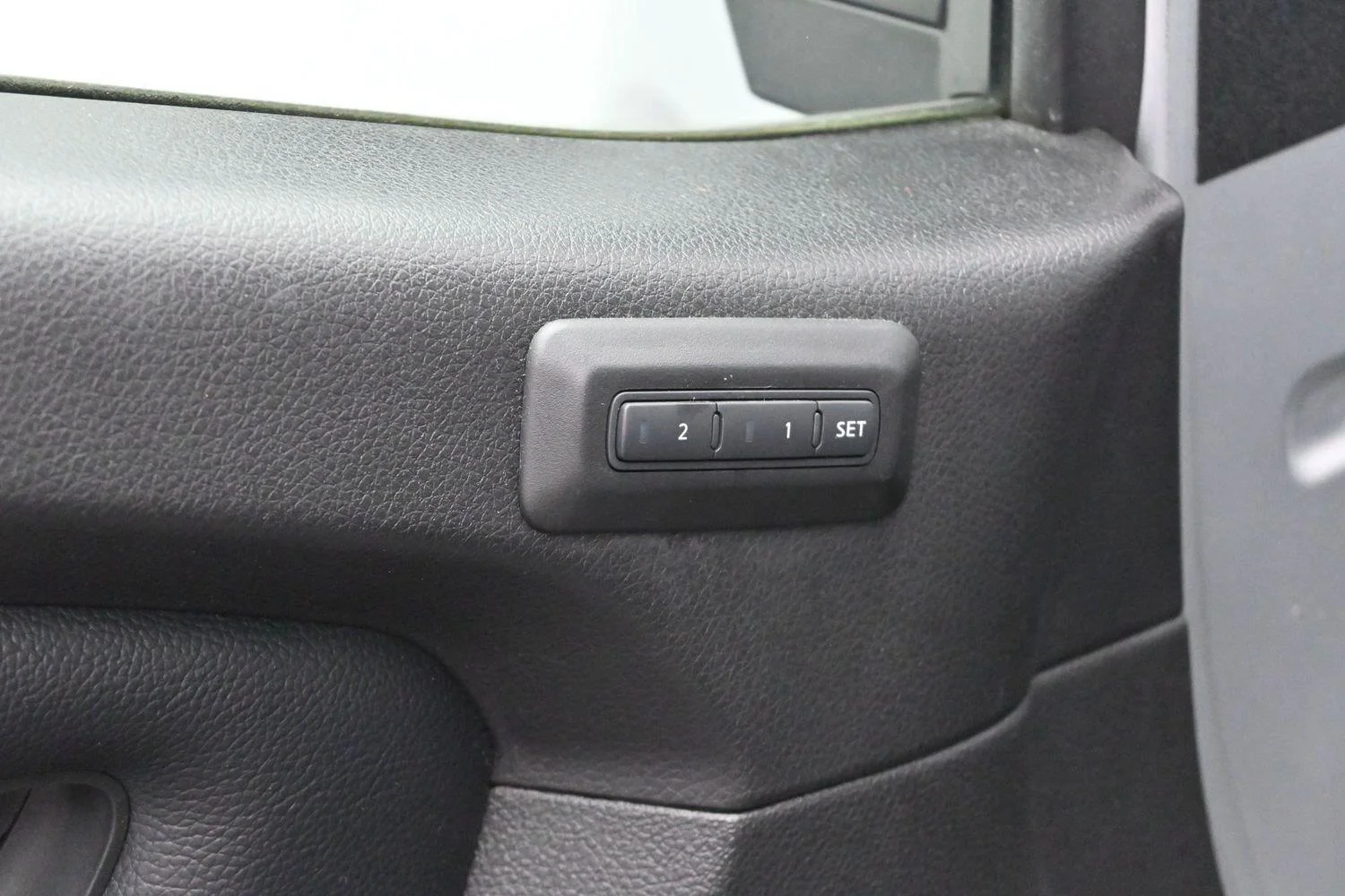 Used 2018 Brilliant Silver Nissan PRO-4X image 12